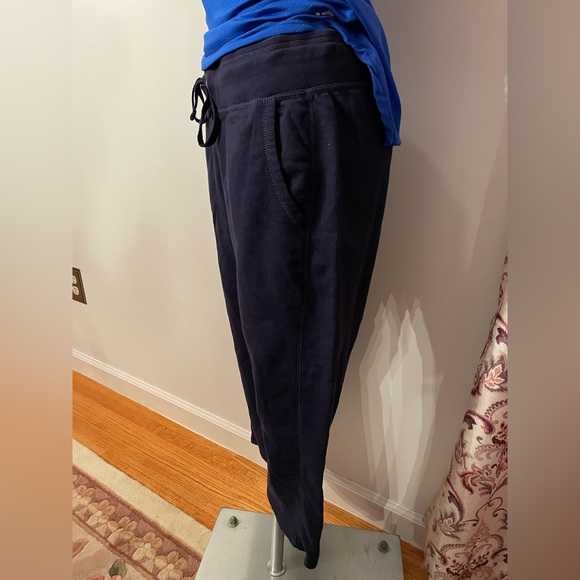 Hanes Women’s Capri Sweatpants - Picture 6 of 7